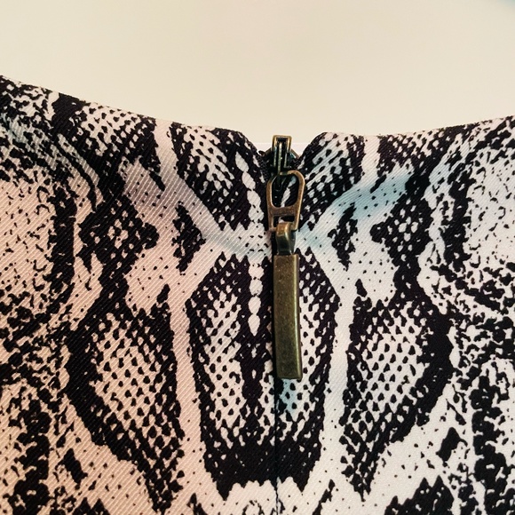 M&S Black & White Dress Size 16 (UK) with Belt - Picture 5 of 6